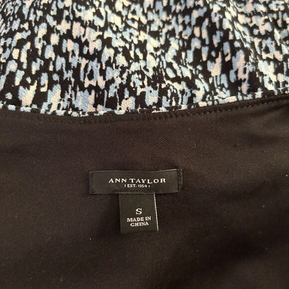 Ann Taylor Small Blue‎ White V-Neck Wrap Dress - Picture 3 of 8